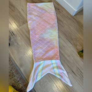 Girls super soft fleece mermaid tail. Never used.
